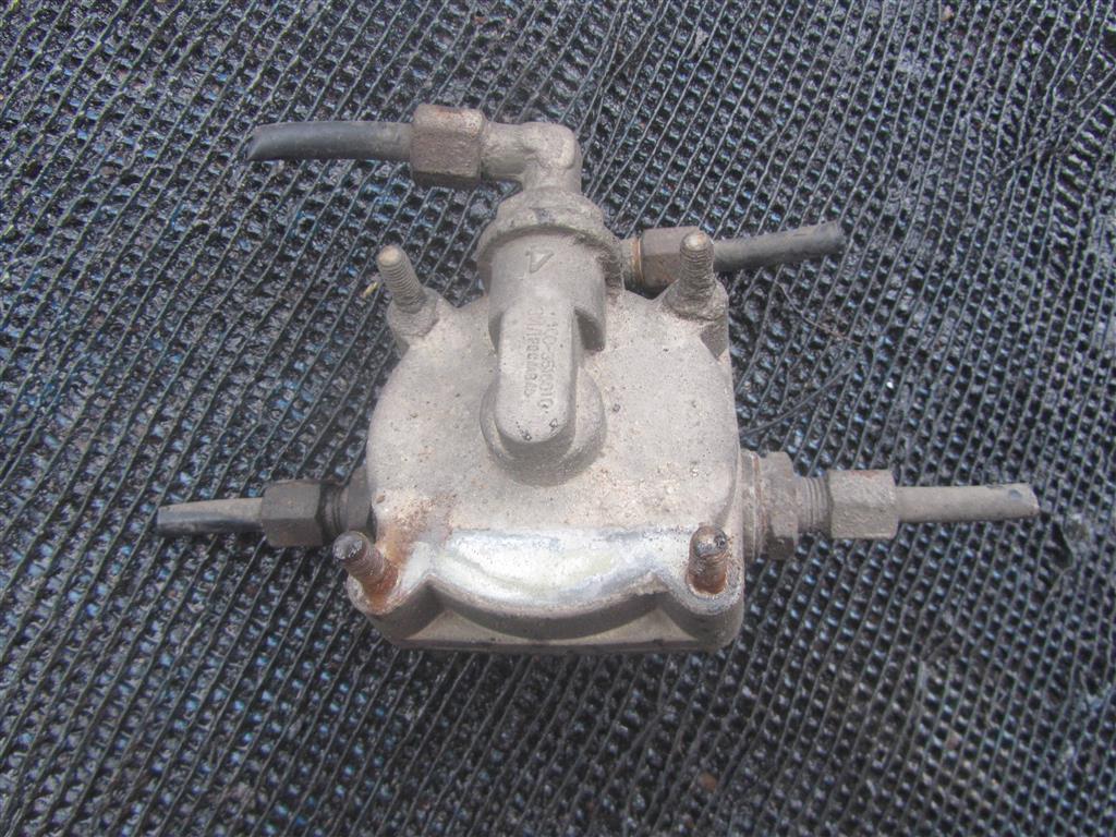 Клапан ускорительный для МАЗ 4370 Deutz 100-3518010-10