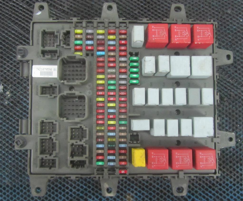 Блок предохранителей для Renault Premium DXI 7421079590
