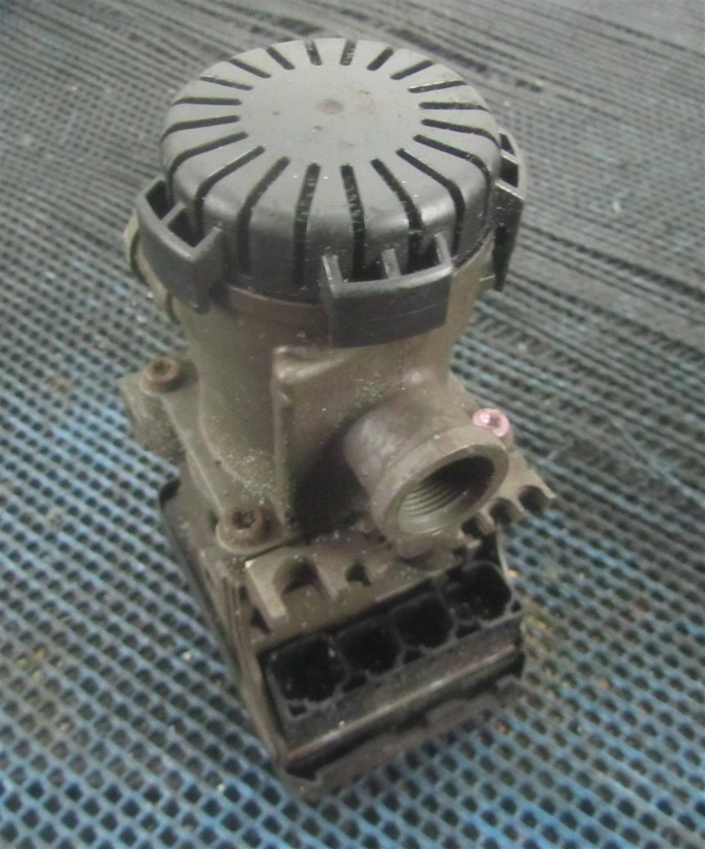 Кран модулятор тормозов передний ebs для Renault Magnum DXI 20828237