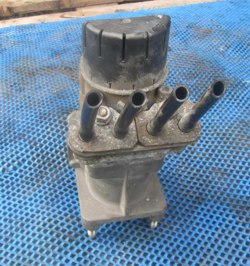 Кран главный тормозной для Renault Magnum DXI 5010633320