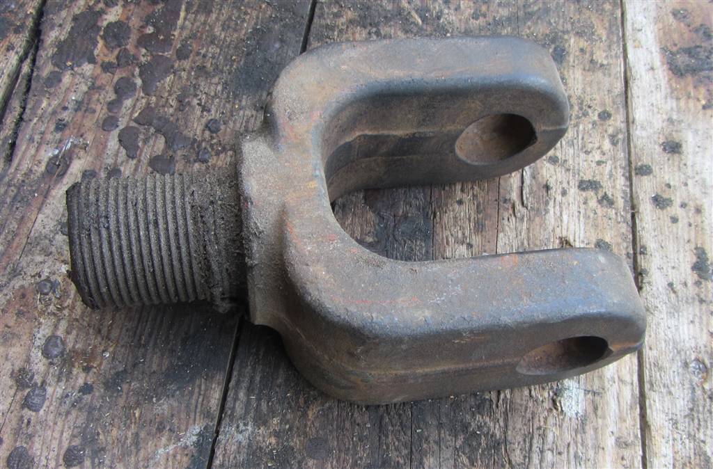 Крюк буксировочный для Renault Magnum МАСК 7420997334