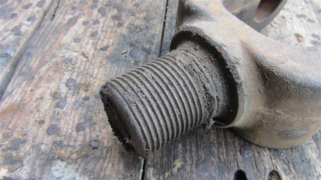 Крюк буксировочный для Renault Magnum МАСК 7420997334