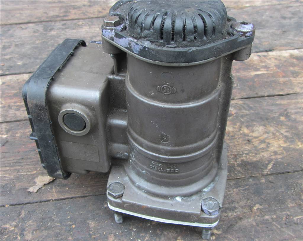 Кран управления тормозами прицепа для Volvo FH12 20456455