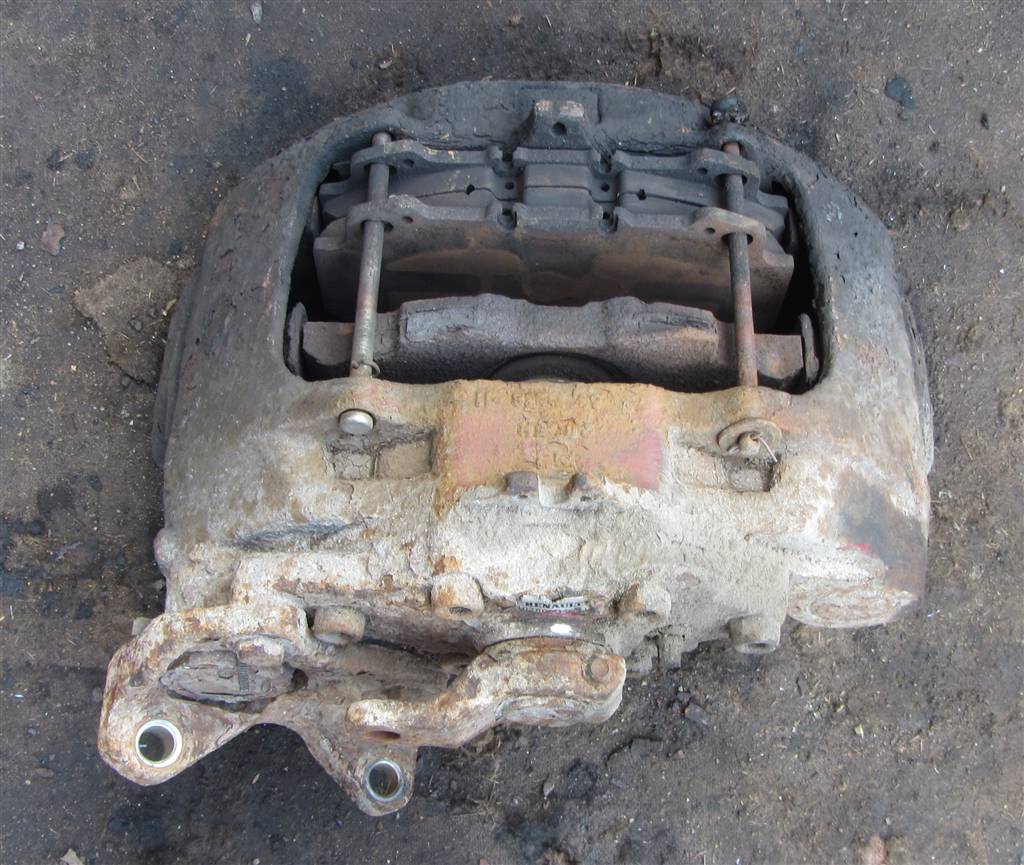 Суппорт передний левый для Renault Magnum МАСК 5010260004