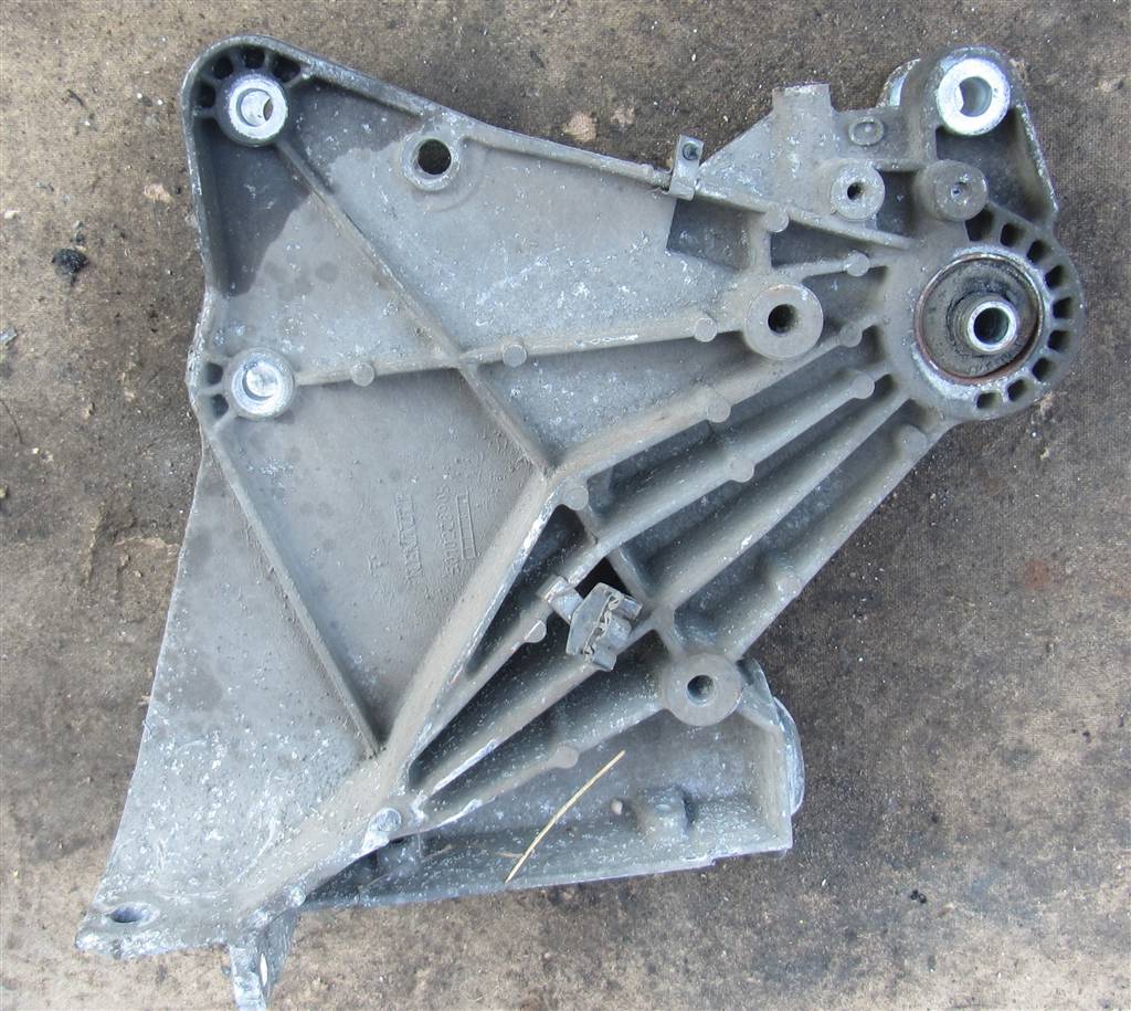 Кронштейн кабины передний для Renault Premium DXI 5010228905