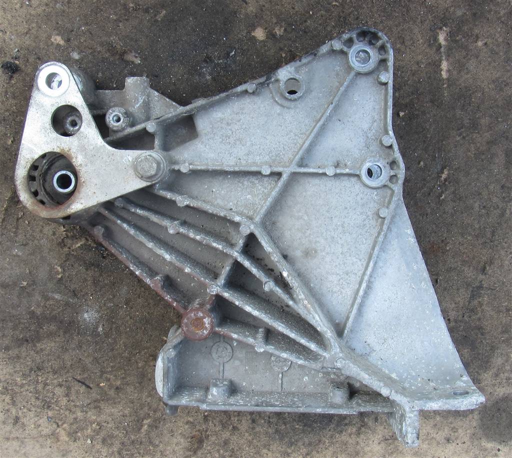 Кронштейн кабины передний для Renault Premium DXI 5010228905