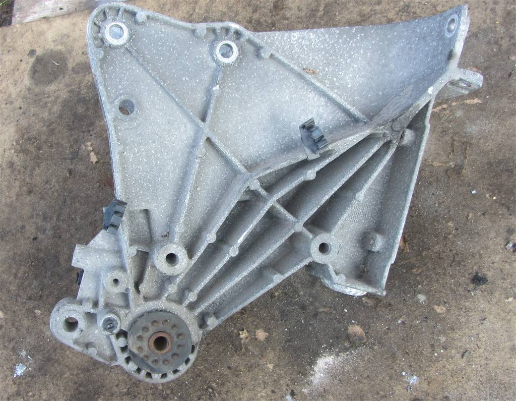 Кронштейн кабины передний для Renault Premium Dci 82270860