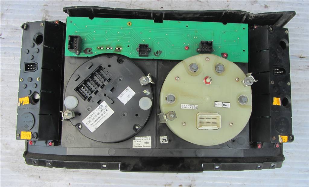 Щиток приборов (приборная панель) для МАЗ 5440 ЩП 8076