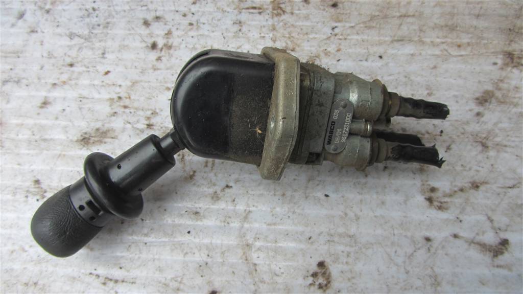 Кран ручного тормоза для МАЗ 5440 9617231000