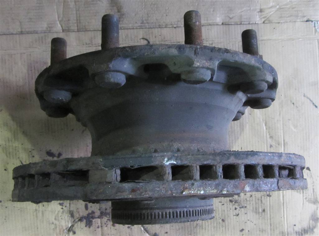 Ступица передняя для Renault Premium DXI 7421022433