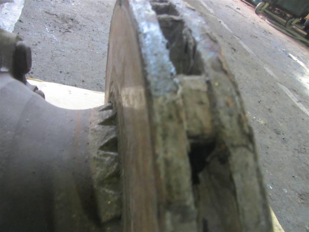 Ступица передняя для Renault Premium DXI 7421022433