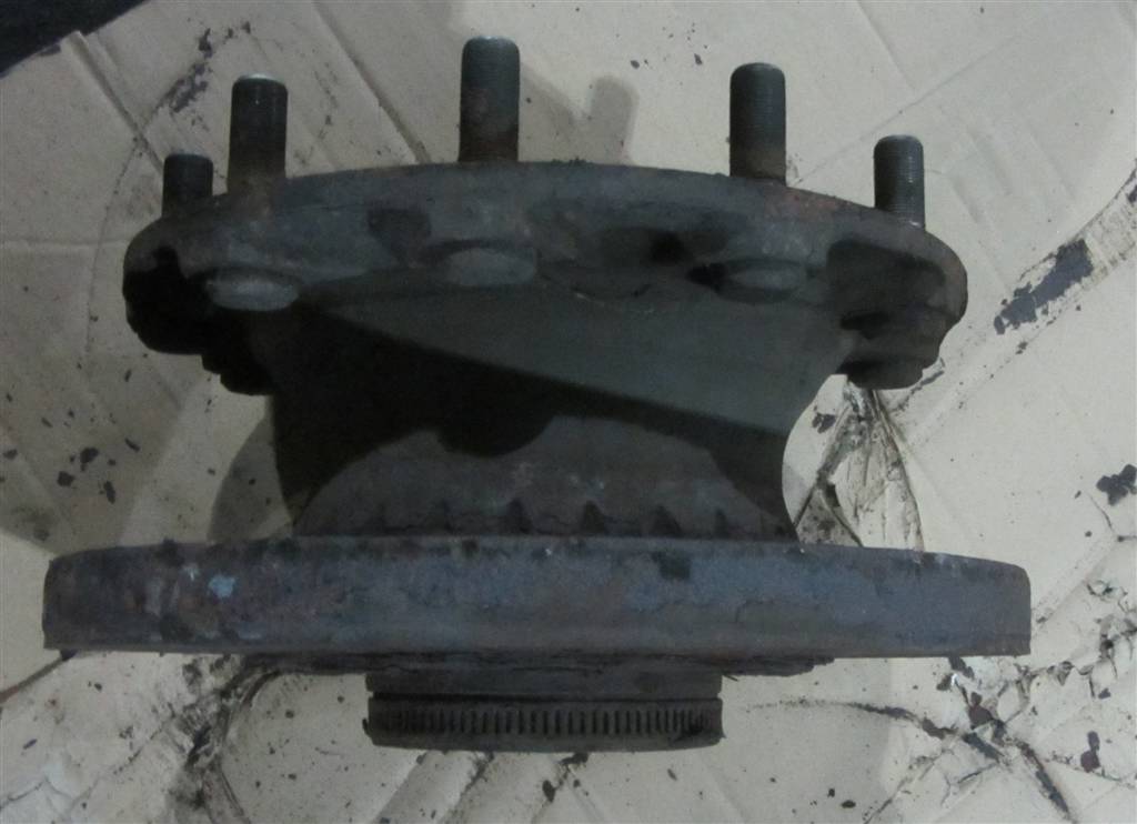 Ступица передняя для Renault Premium DXI 7421022433