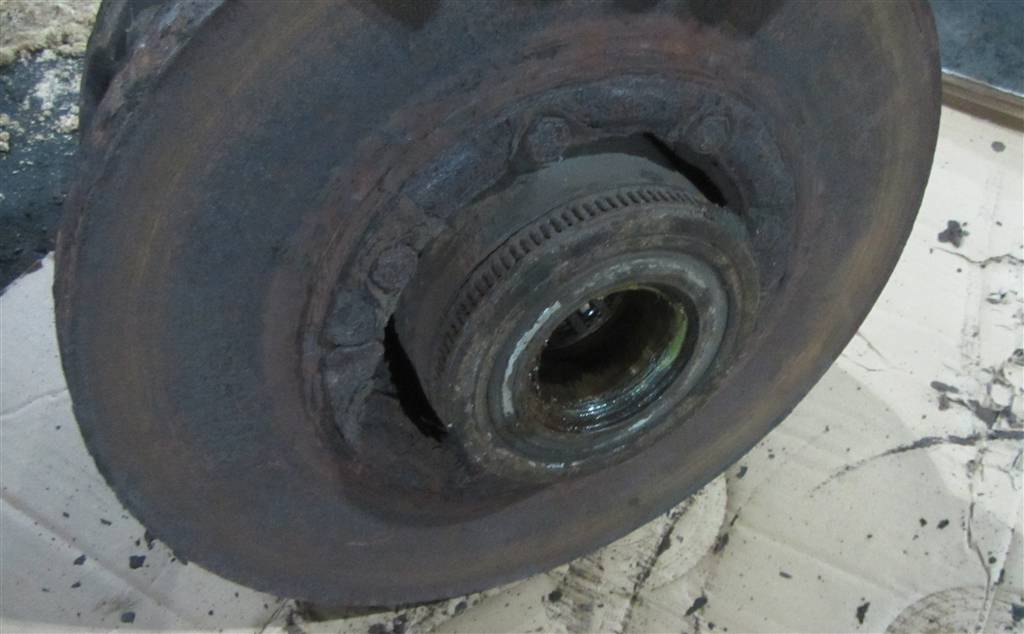 Ступица передняя для Renault Premium DXI 7421022433