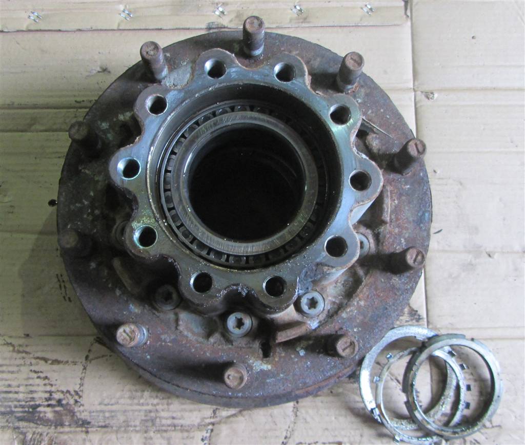 Ступица задняя для Mercedes Actros A 9463560201