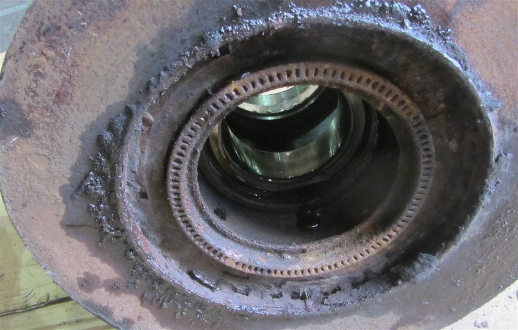 Ступица задняя для Mercedes Actros A 9463560201