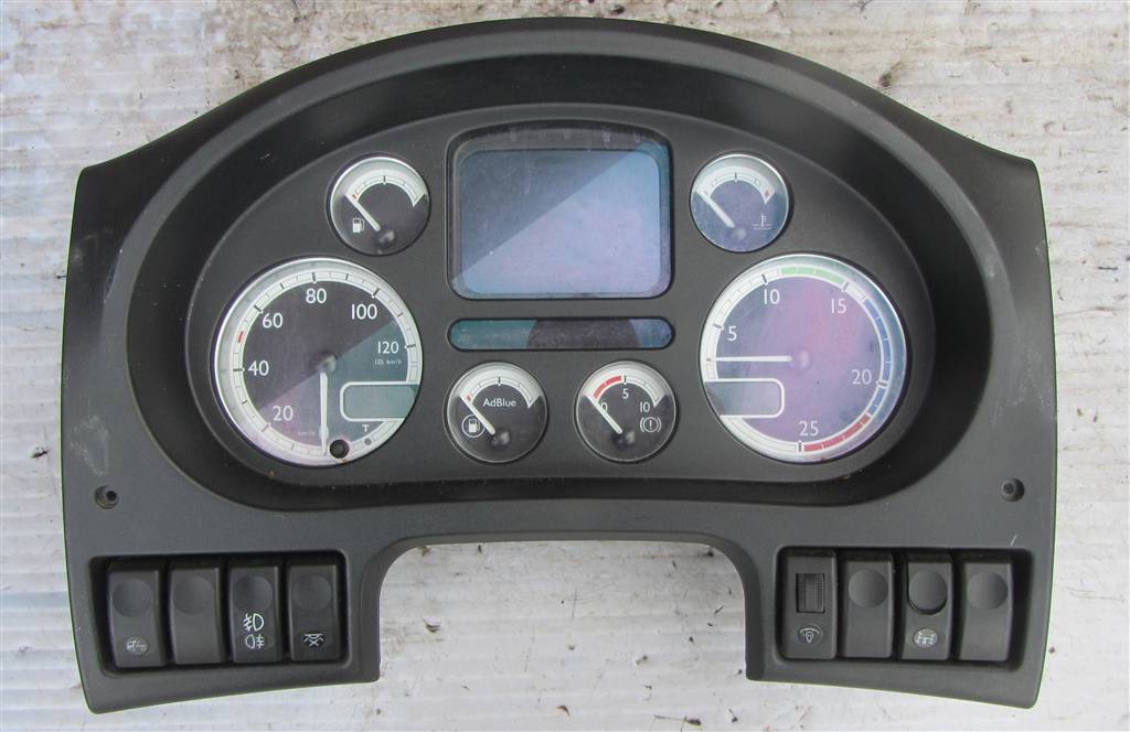 Щиток приборов (приборная панель) для DAF Xf 105  1743496