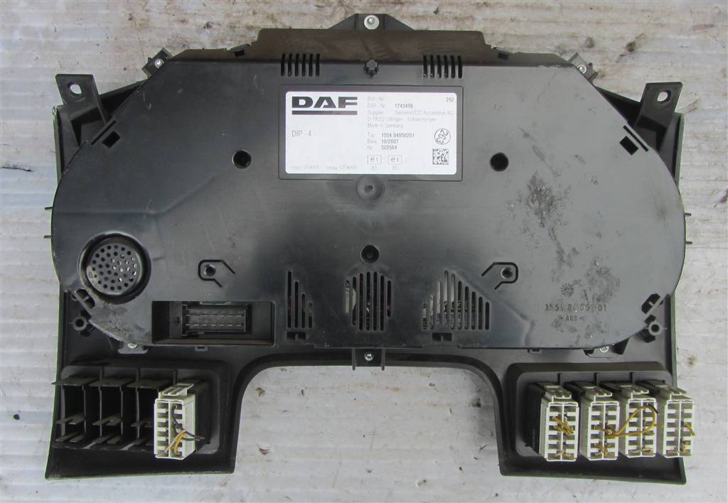 Щиток приборов (приборная панель) для DAF Xf 105  1743496