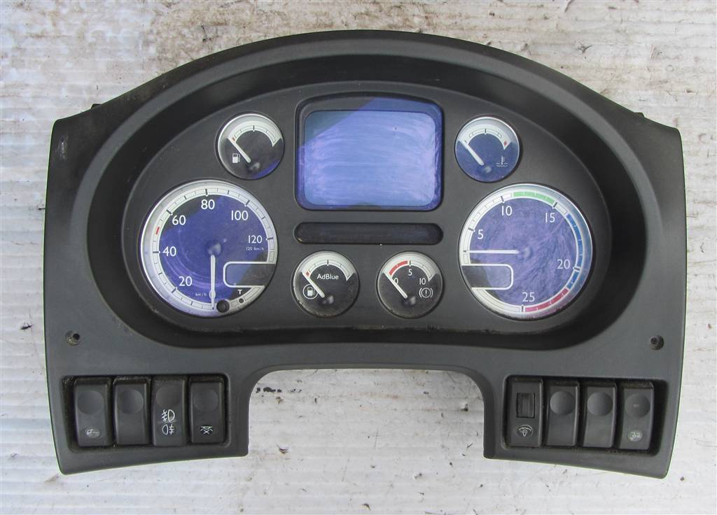 Щиток приборов (приборная панель) для DAF Xf 105  1743496