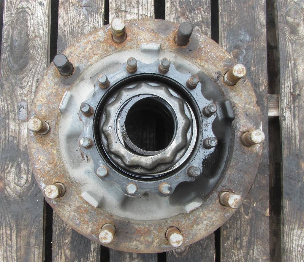 Ступица задняя для Volvo FH13 7420535263