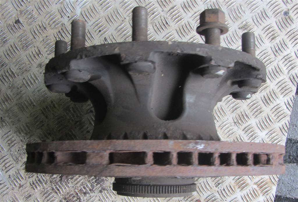 Ступица передняя для Renault Premium DXI 7421022433