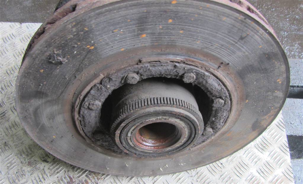 Ступица передняя для Renault Premium DXI 7421022433