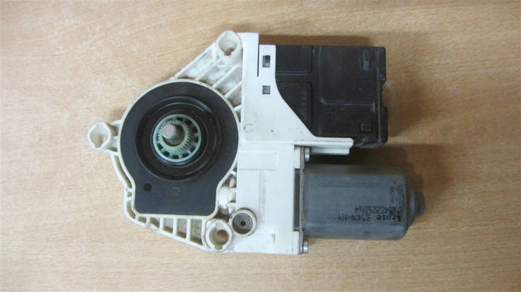 Моторчик стеклоподъемника для Volvo FH4 84062947