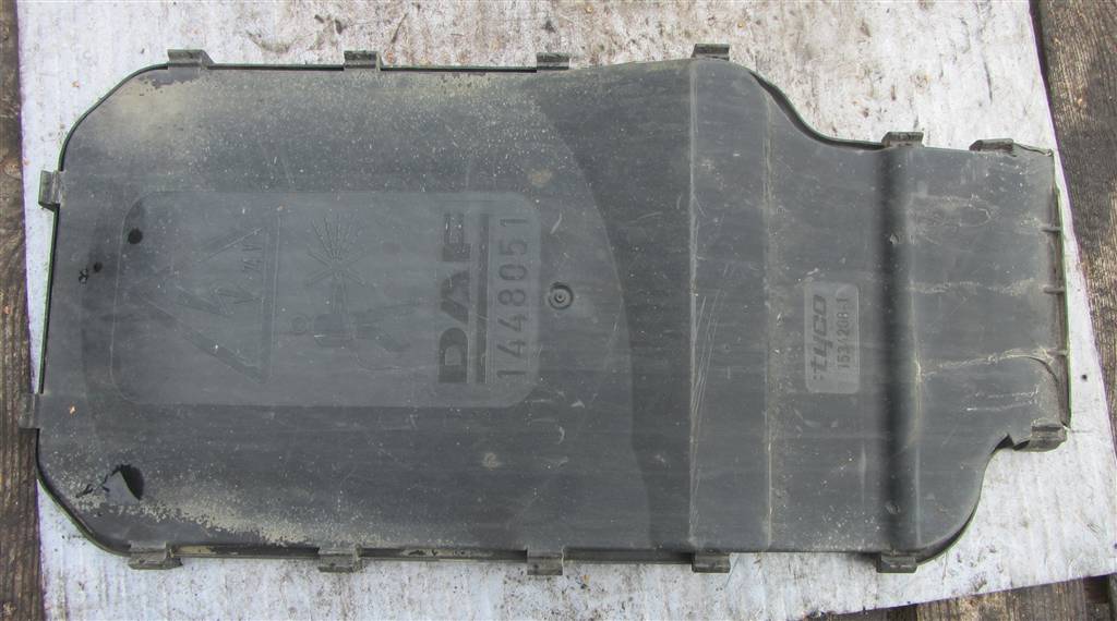 Крышка блока предохранителей для DAF Xf 105  1448051